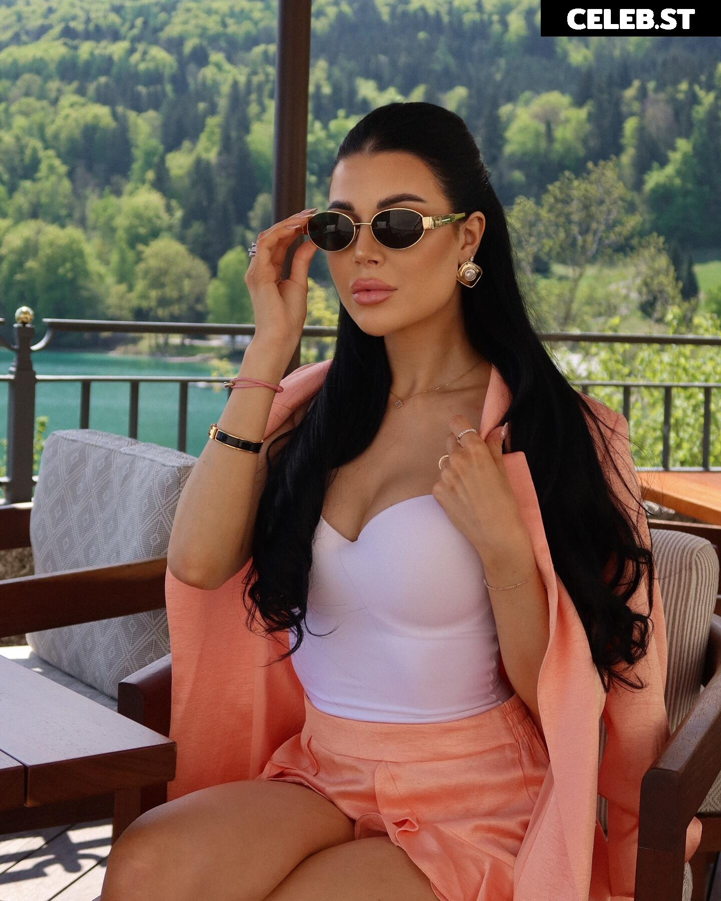 Lisa Weinberger Image 9801840