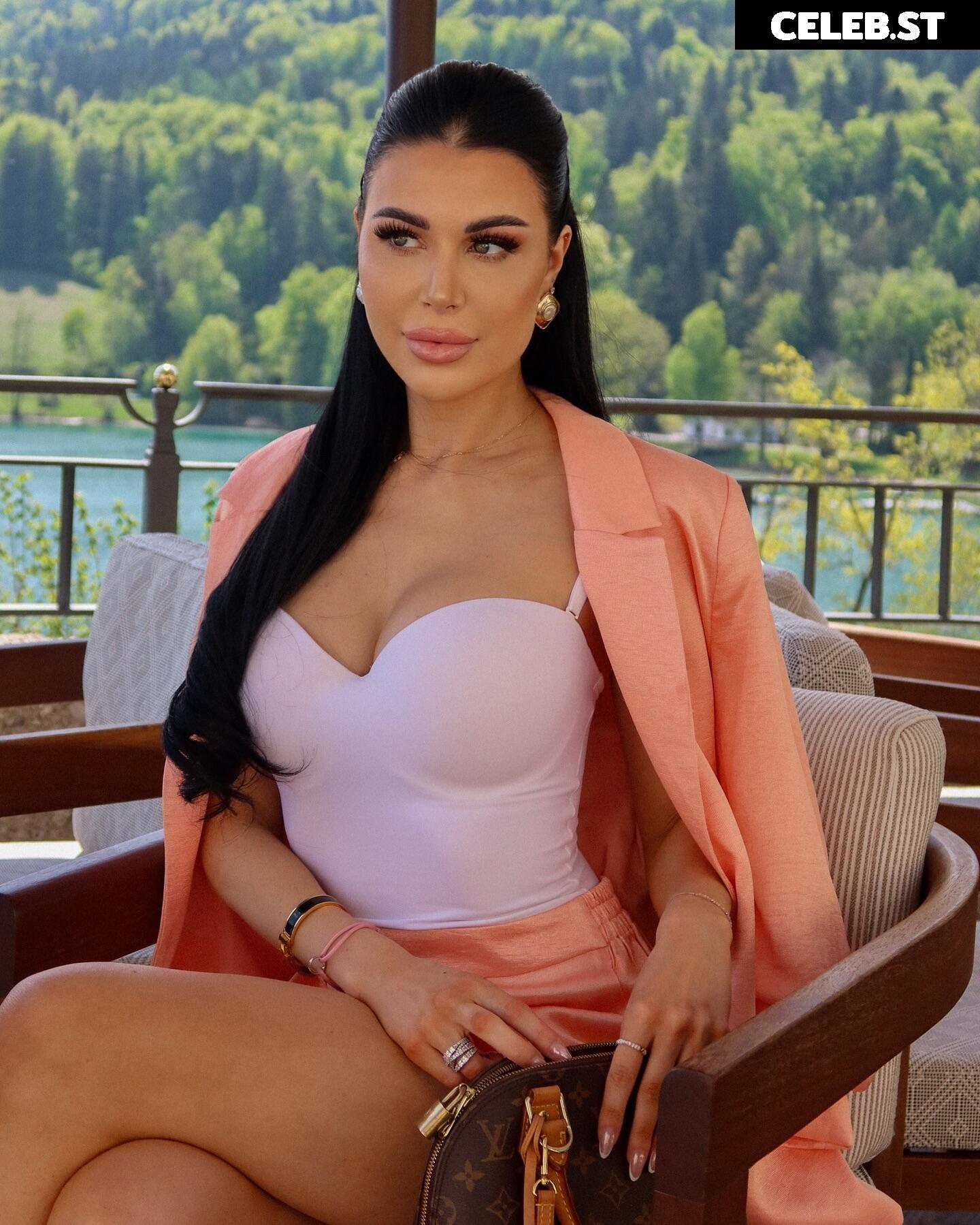 Lisa Weinberger Image 9801845