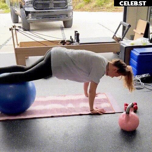 Kaley Cuoco Image 9800269