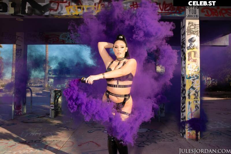 Angela White Image 9976702