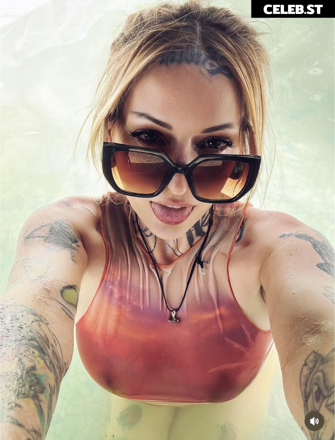 Roxy_Wayne Image 9970927