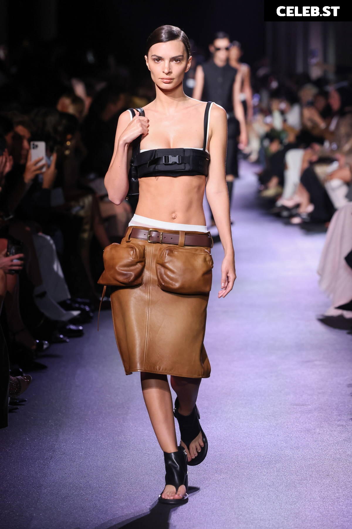 Emily Ratajkowski Image 9956350