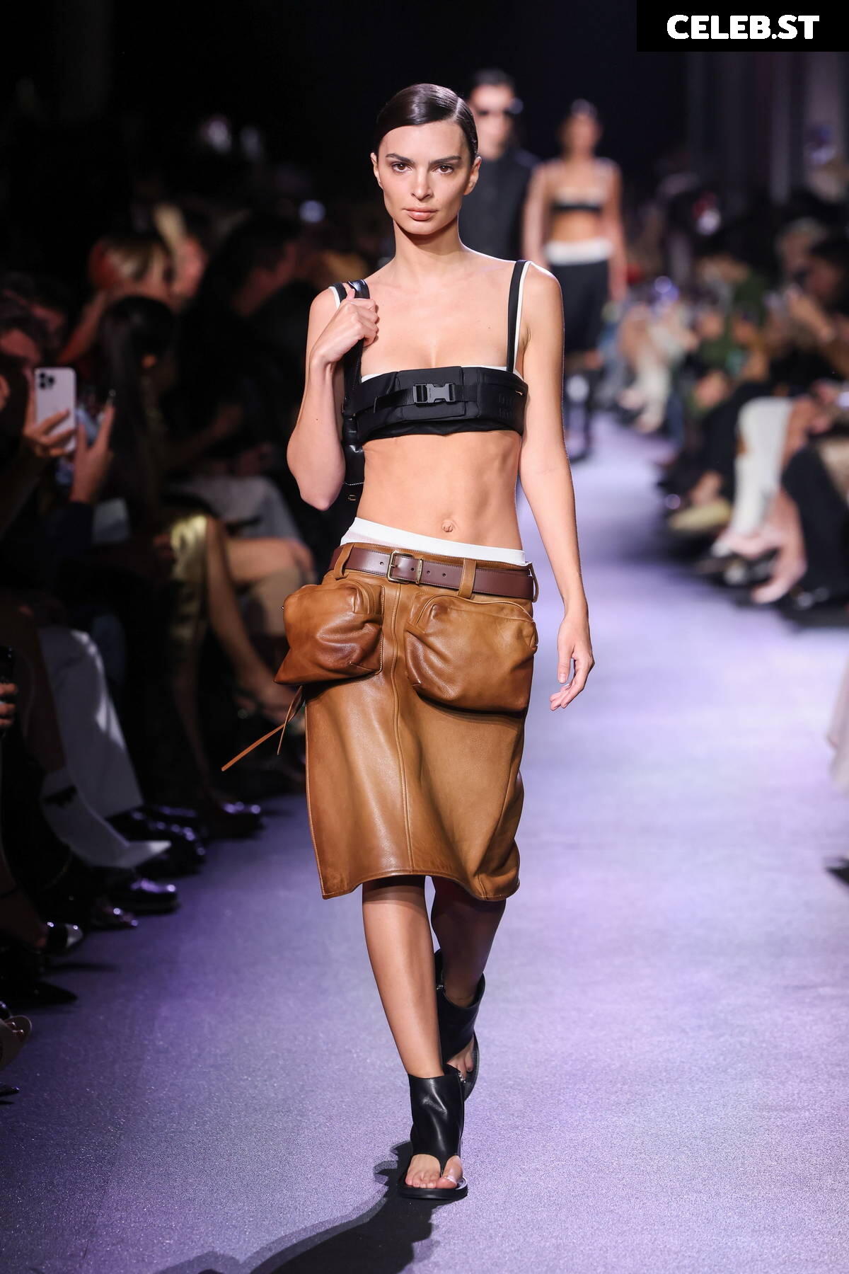 Emily Ratajkowski Image 9956347