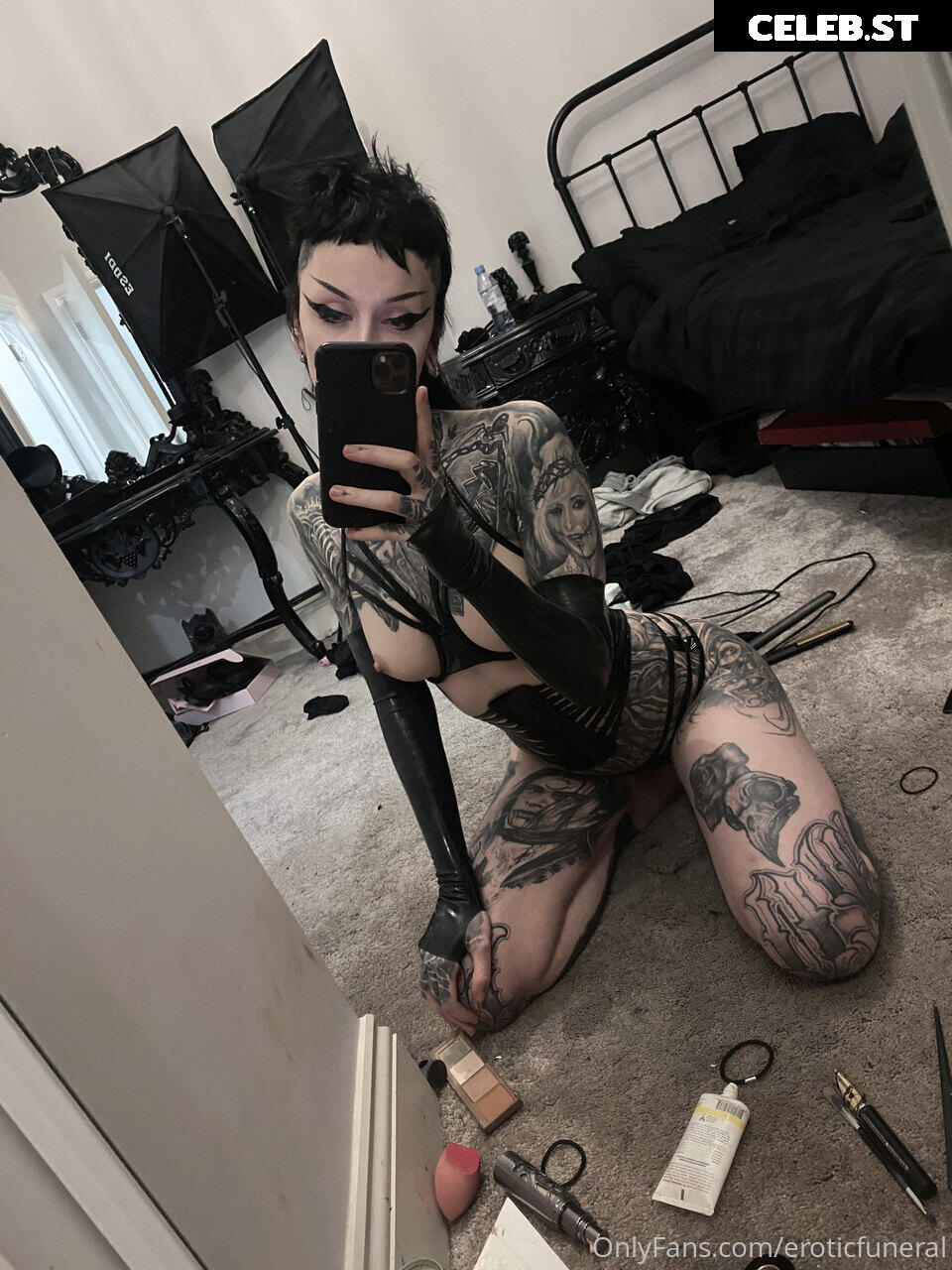 Erotik.Funeral Image 9952607