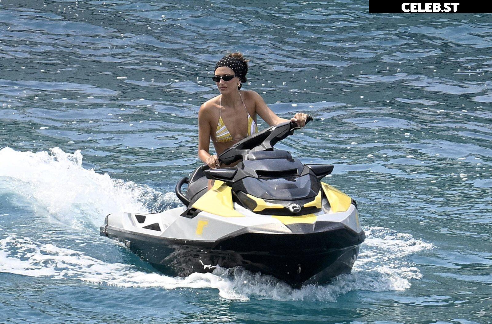 Hailey Bieber Image 9958103