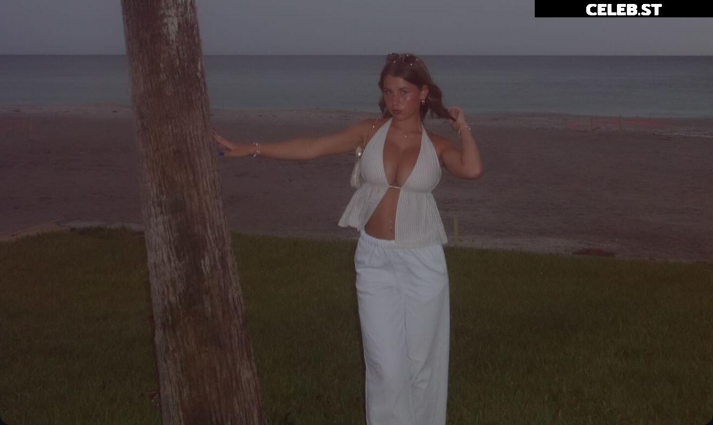 Ariana White Image 9942522