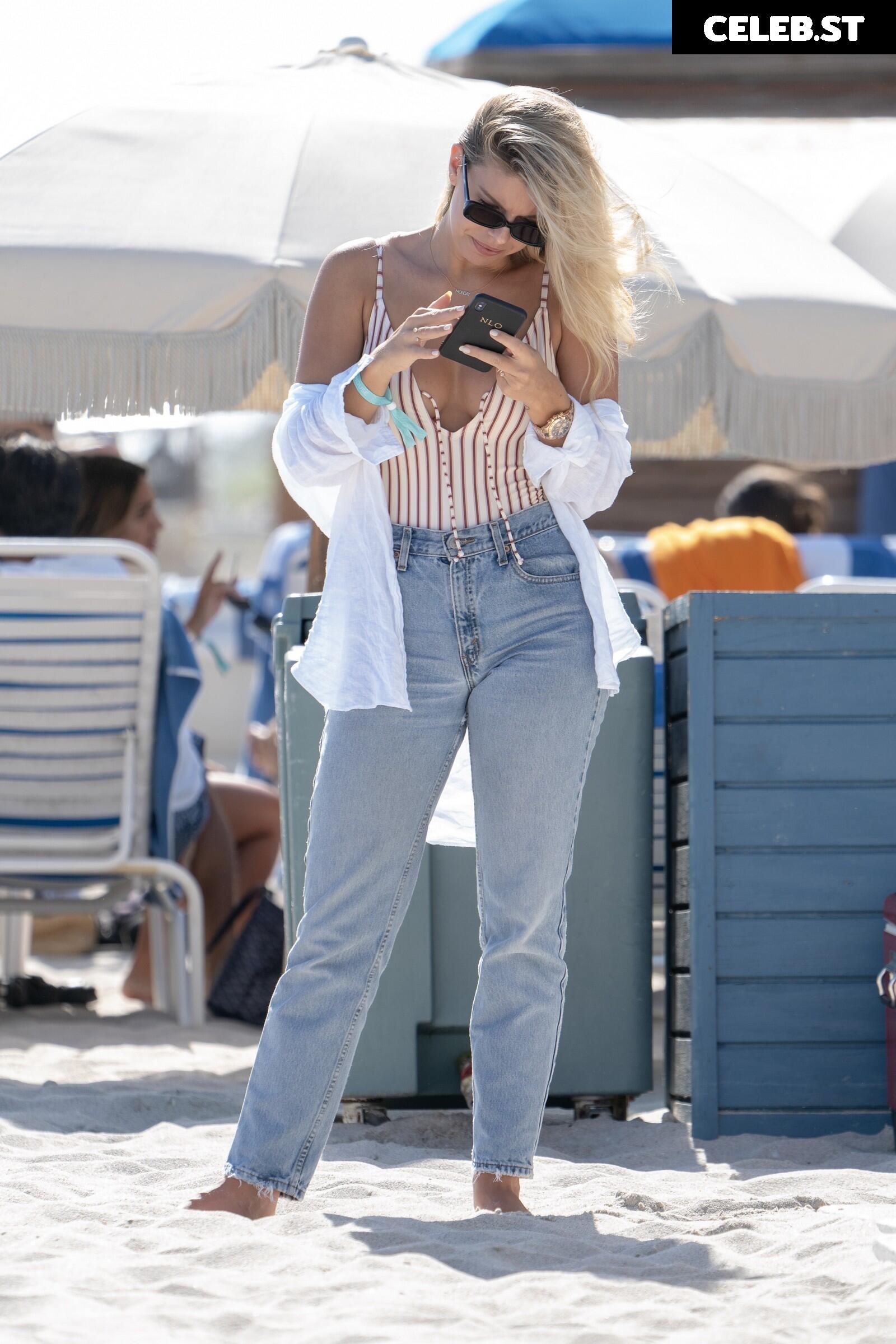 Natasha Oakley Image 9943818