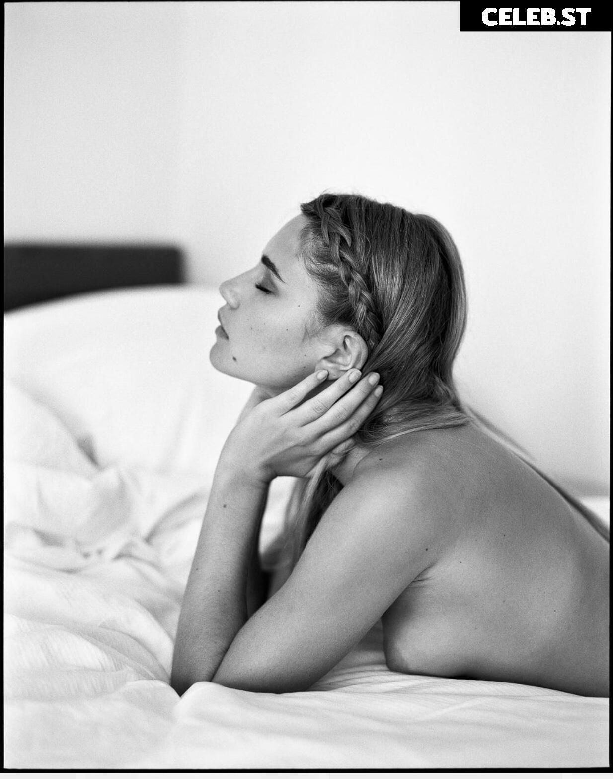 Mitsou Jung Image 9943655