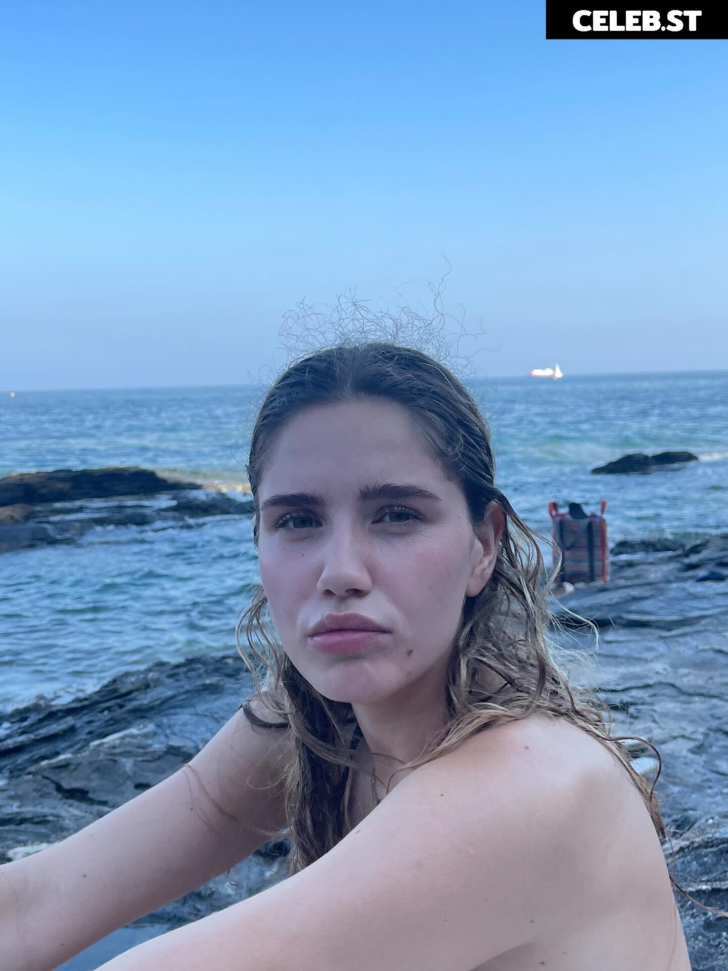 Mitsou Jung Image 9940153