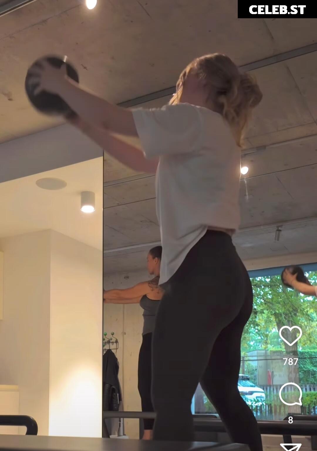 Francesca Dougan Image 9937396