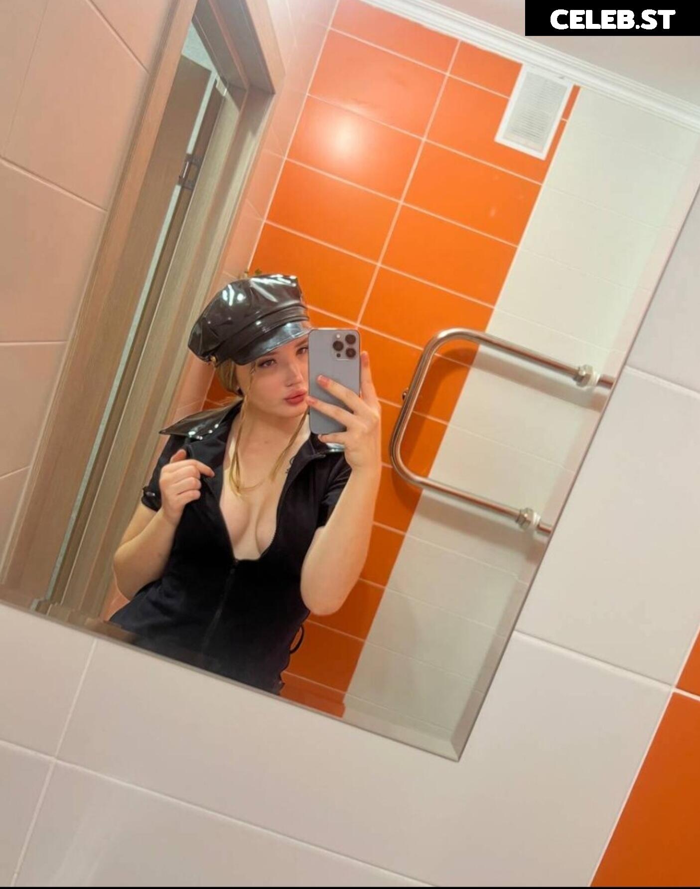 Polizistin Julia Image 9932464