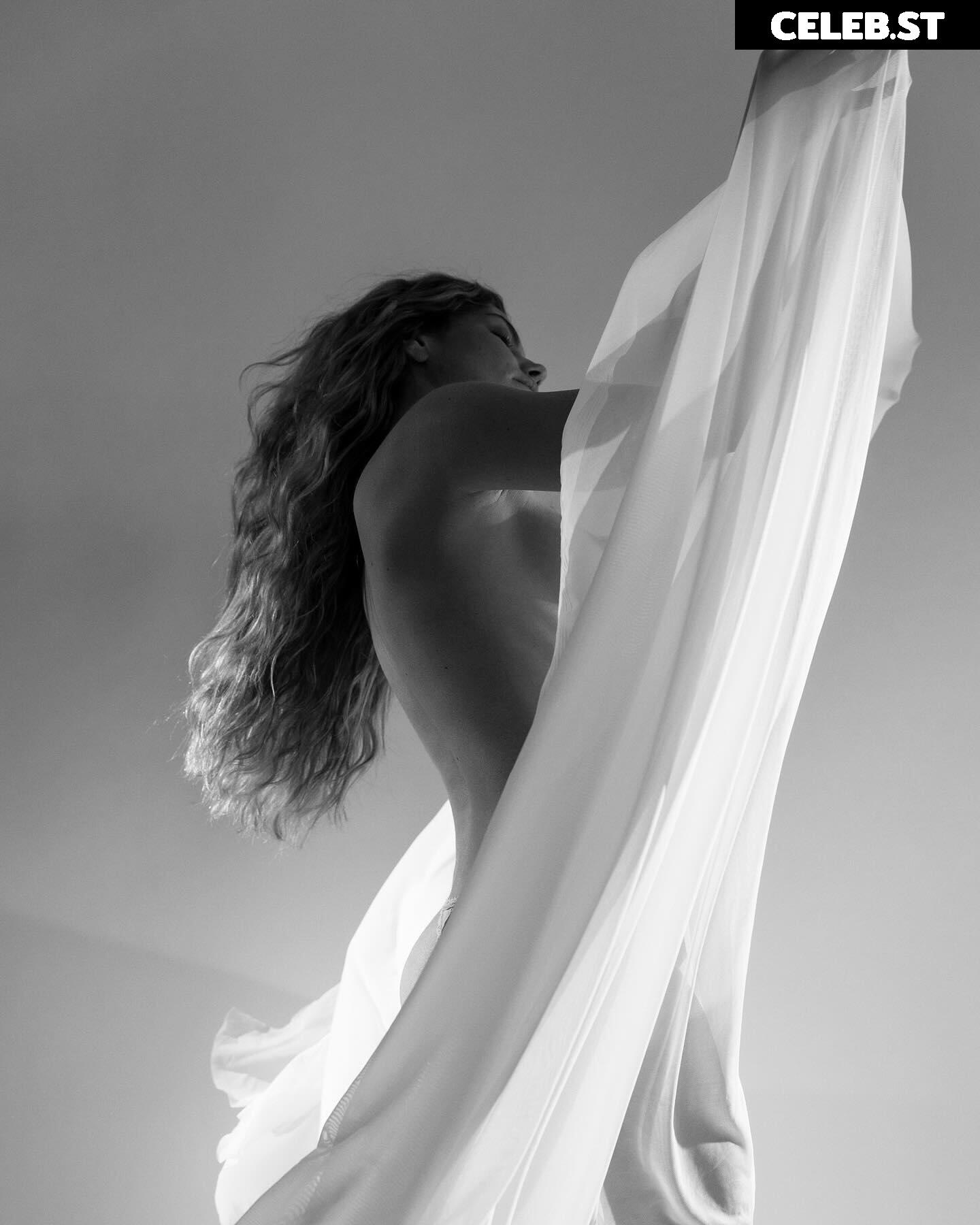 Mitsou Jung Image 9907622