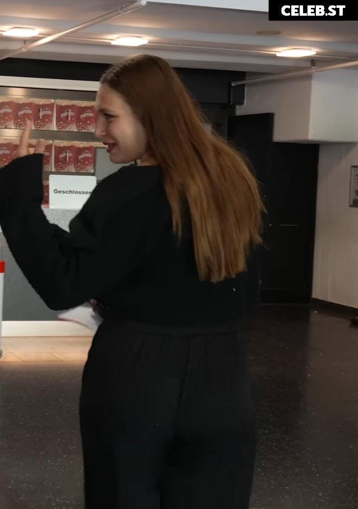 Lucy Lacht Image 9797510