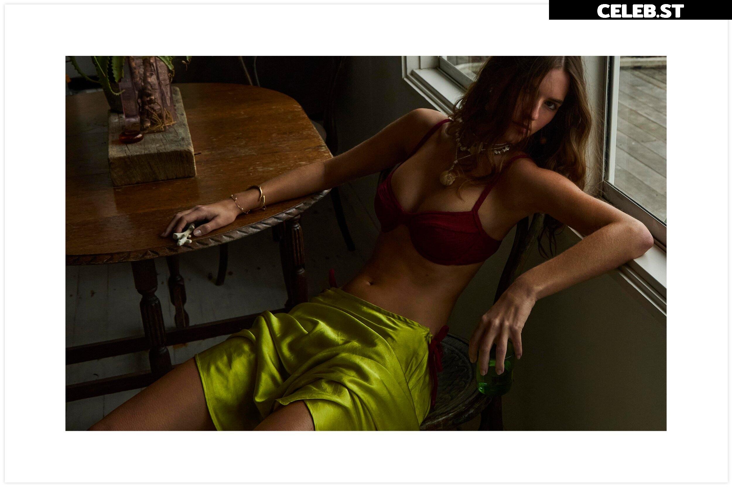 Emily Feld Image 9797403