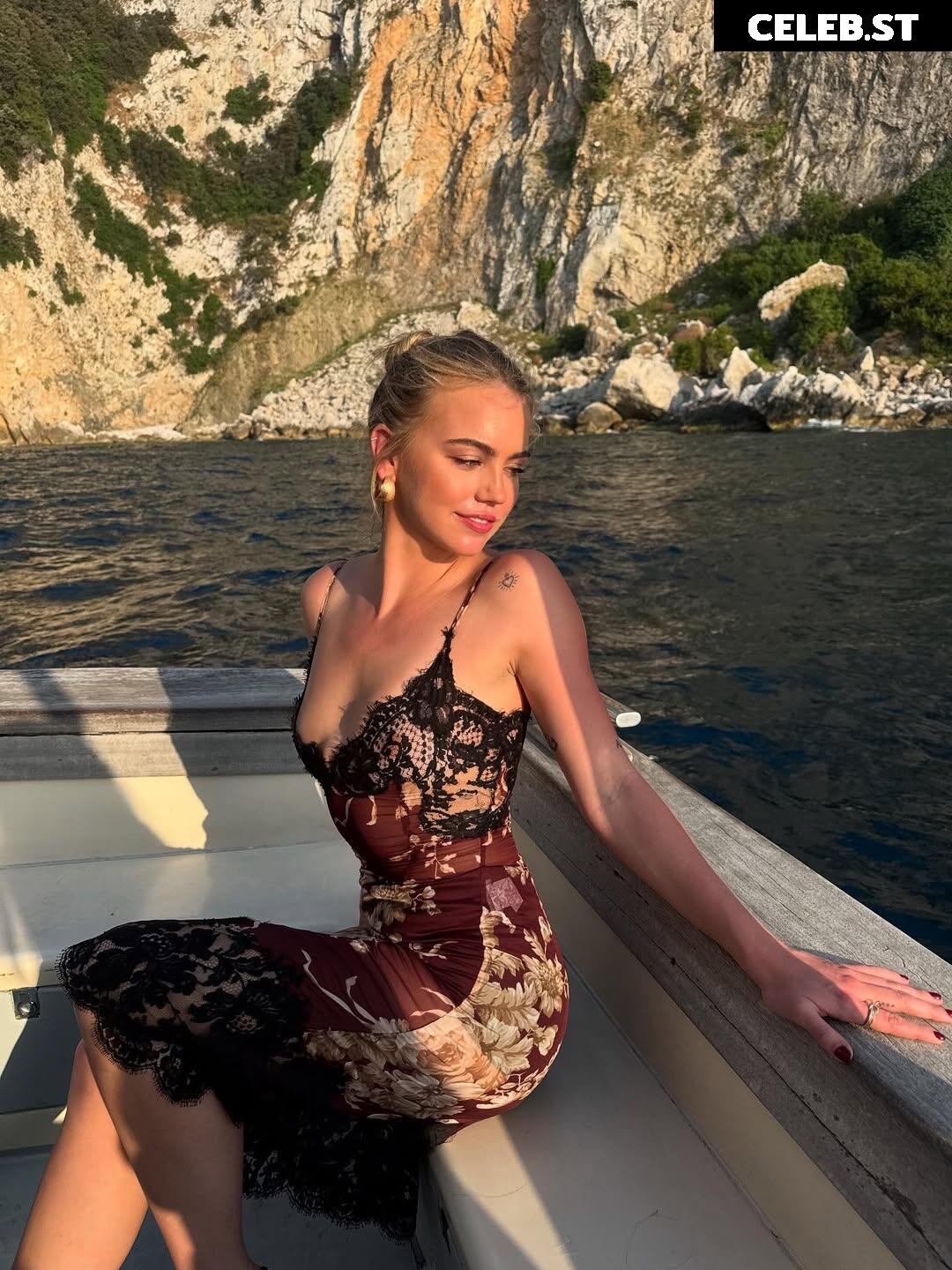 Emma Brooks Image 9794914