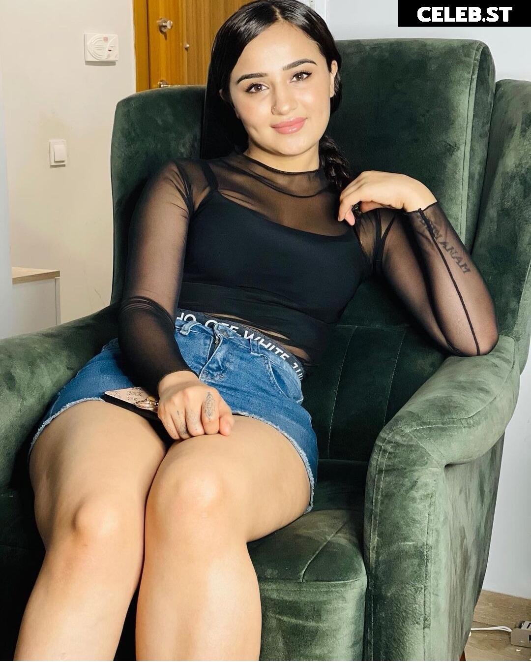 Melek Azad Image 907859