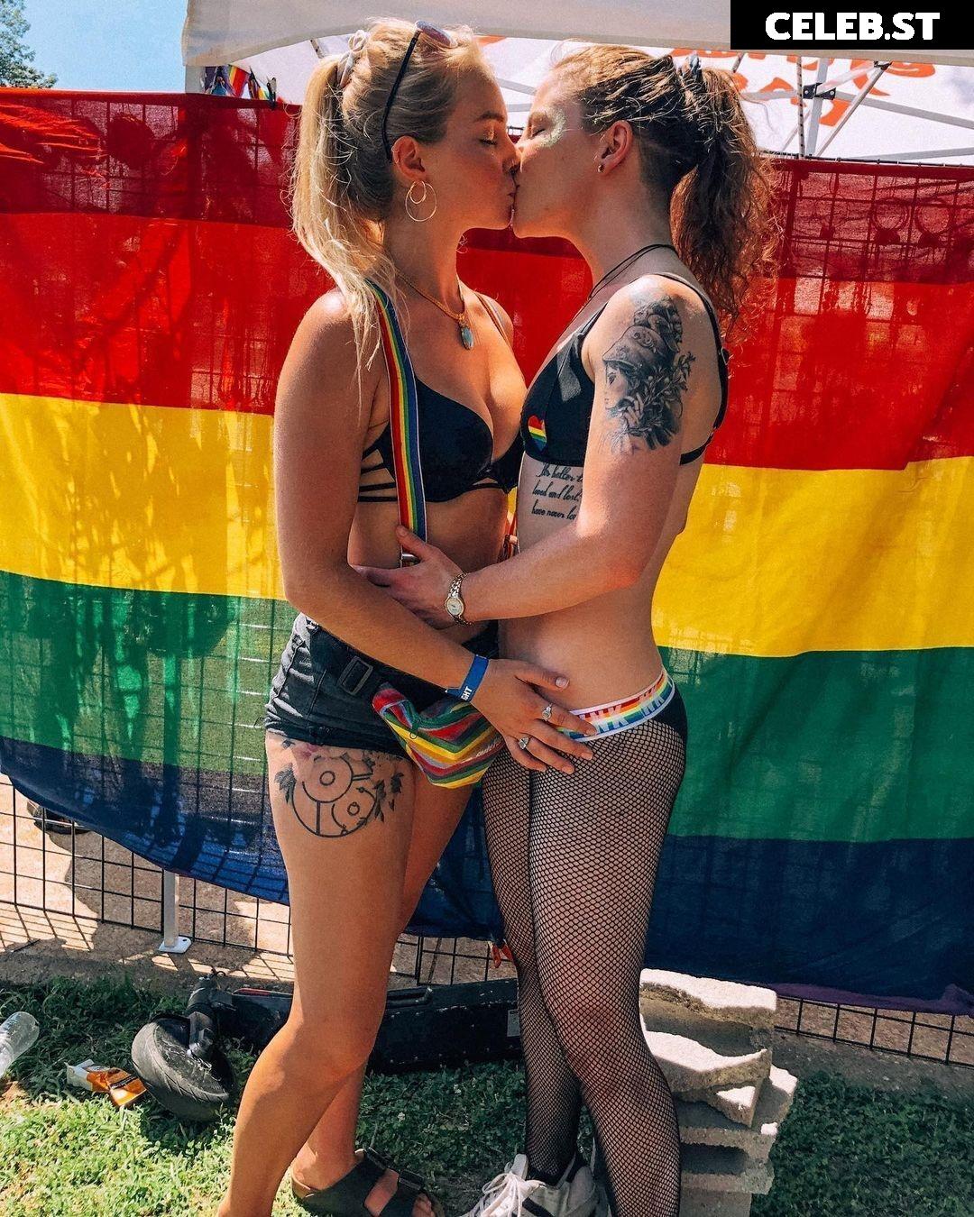 Hailee & Kendra Image 829784