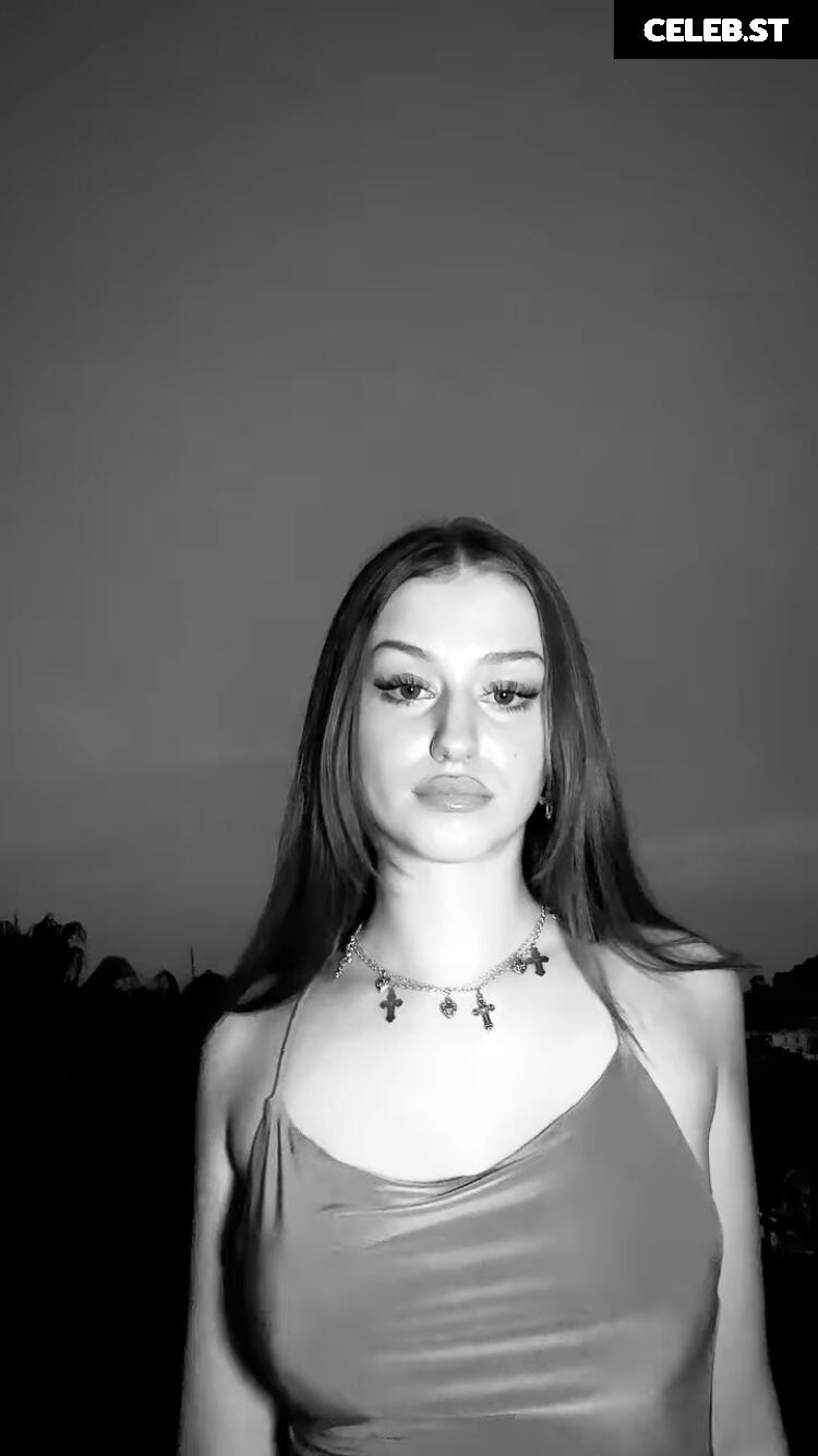Yana Clare Image 828656