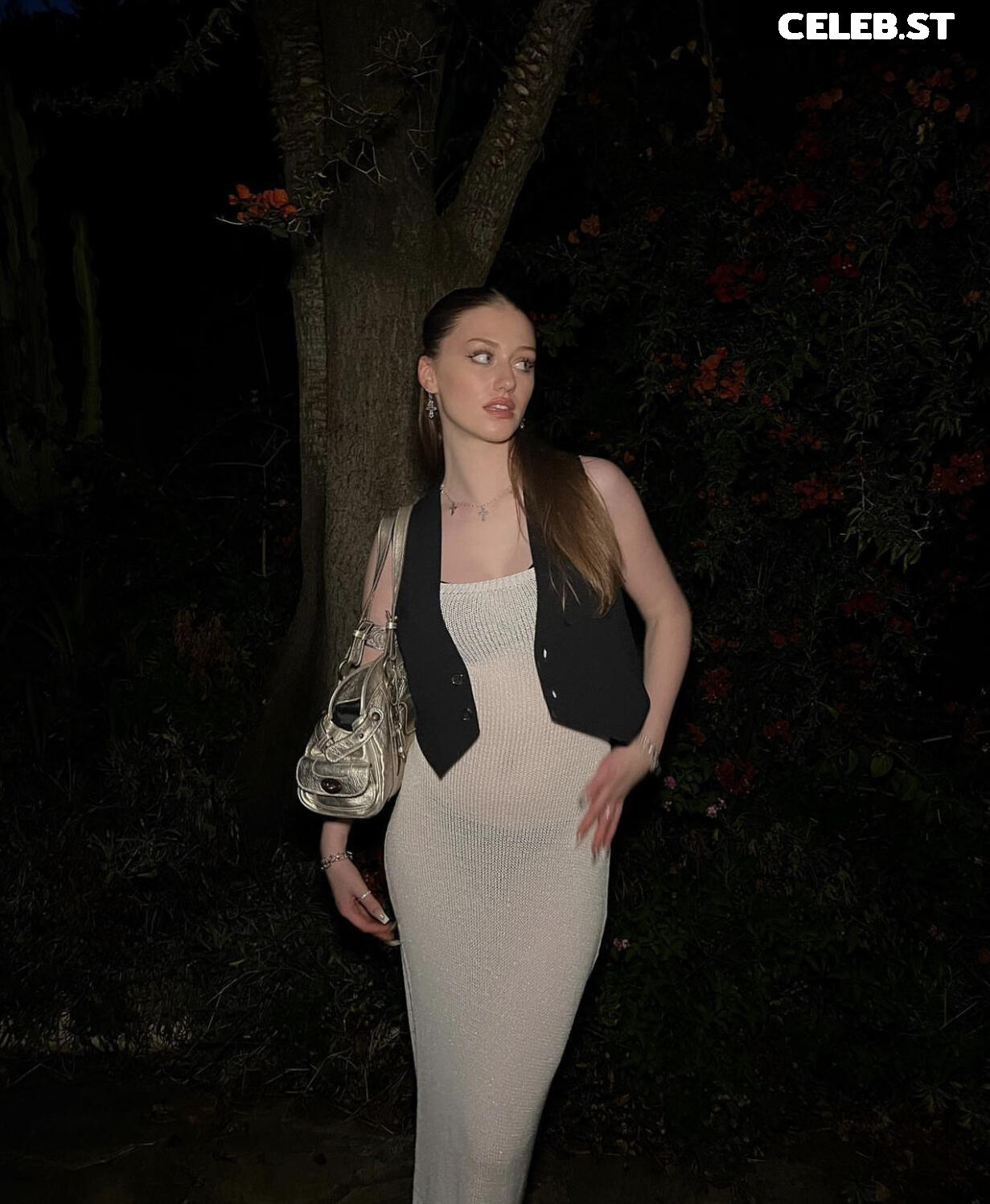 Yana Clare Image 828462