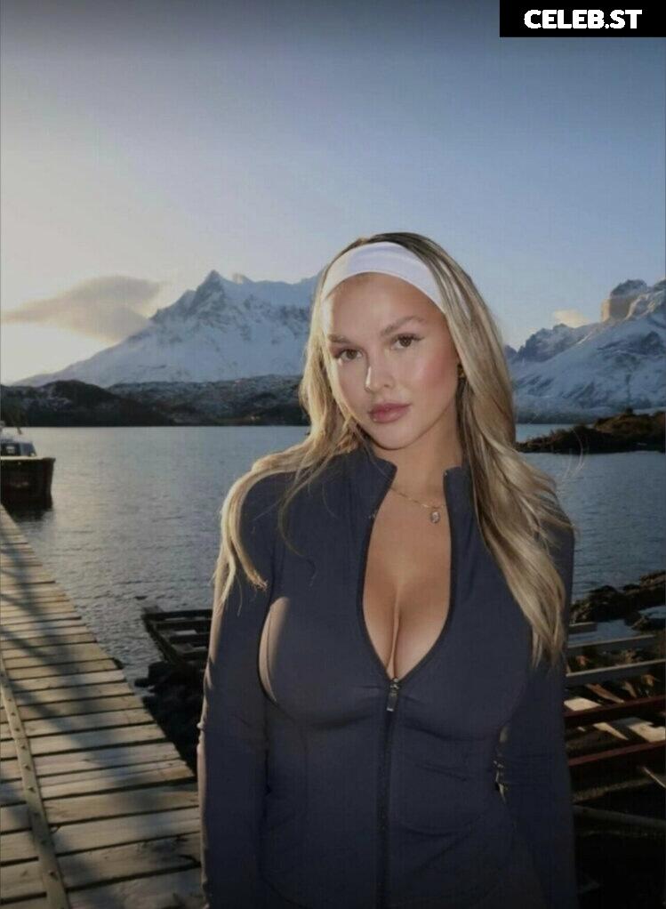 Kinsey Wolanski Image 2187858