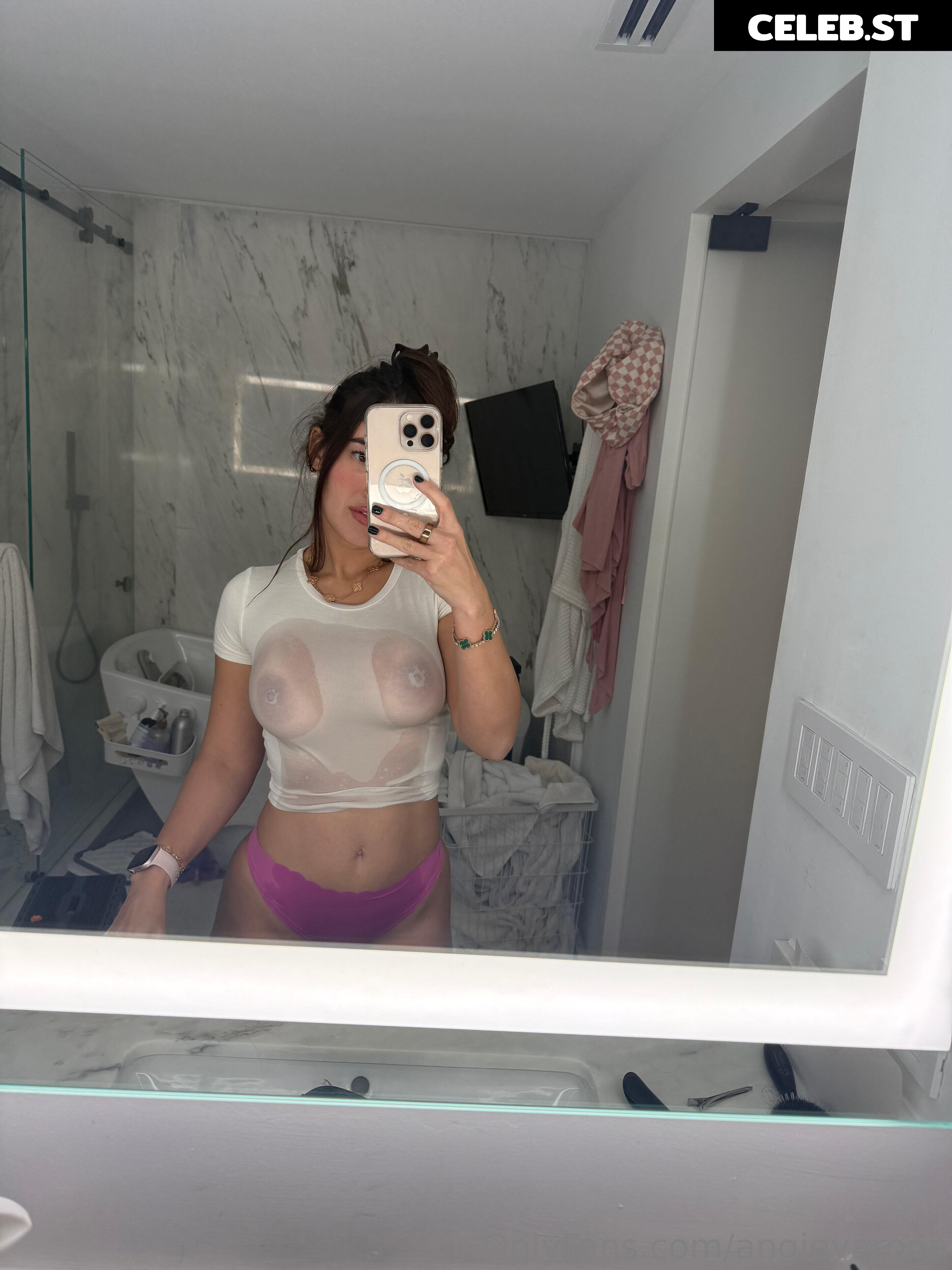 Angie Varona Image 21848454