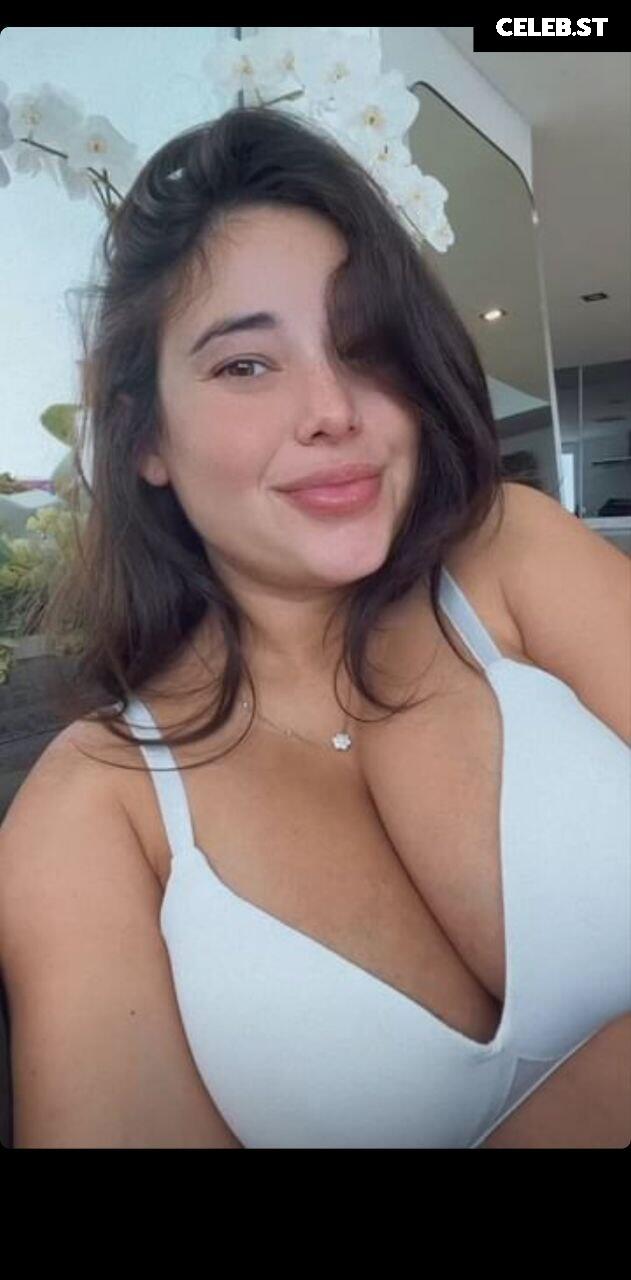 Angie Varona Image 21846912