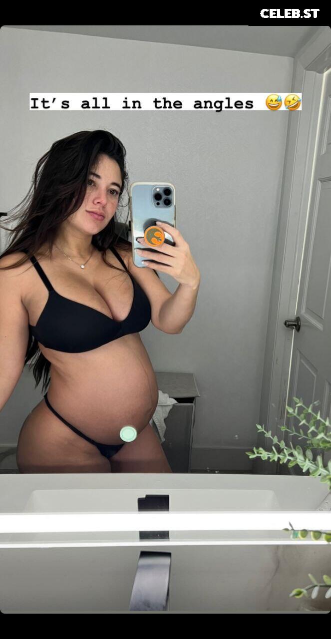 Angie Varona Image 21846910