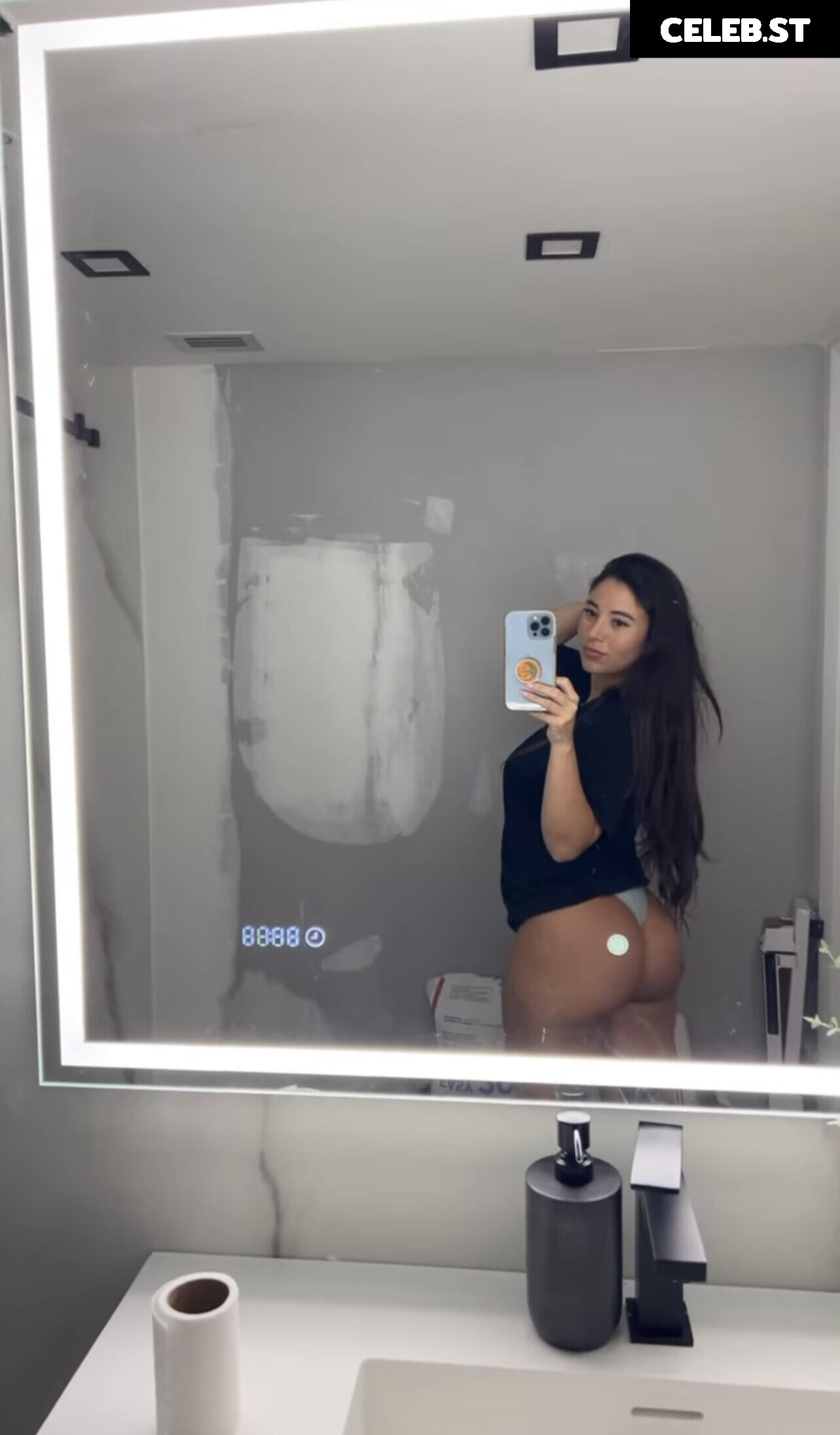 Angie Varona Image 21846805