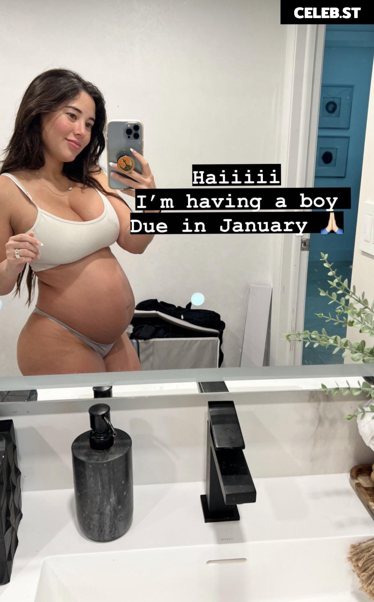 Angie Varona Image 21846860