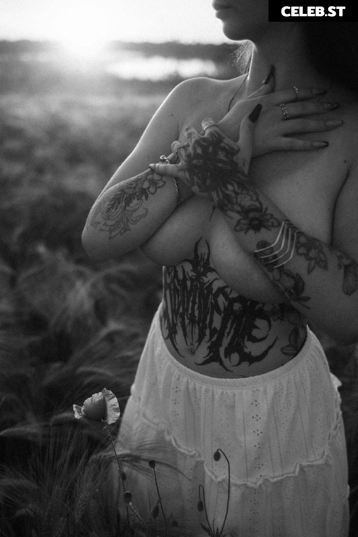 Kira-Julie Image 2175483