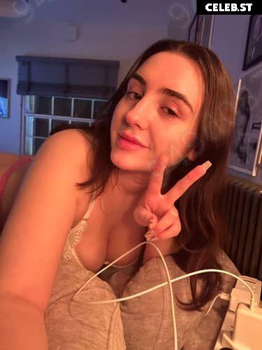 Chi With A C (Lucia Keskin) Image 21750590