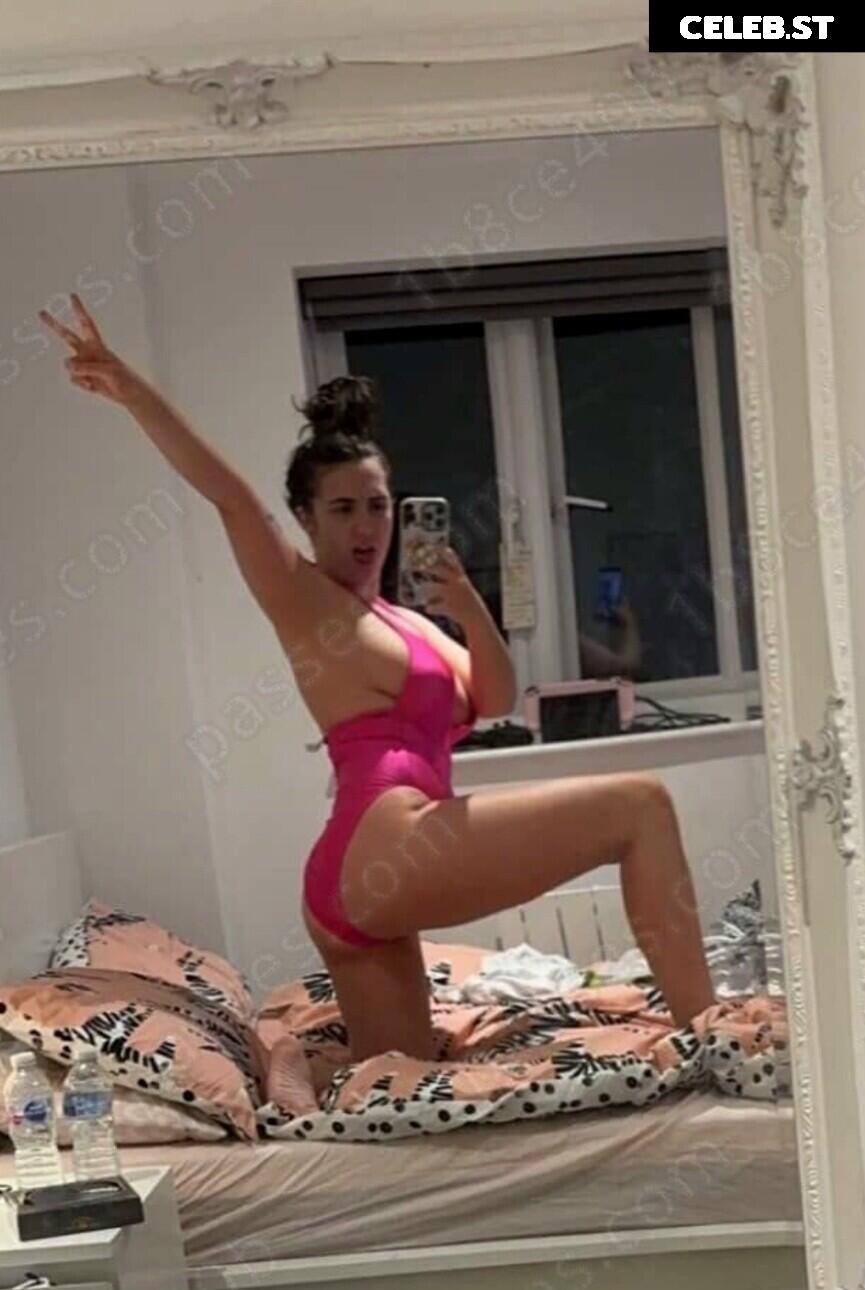Chi With A C (Lucia Keskin) Image 21750509
