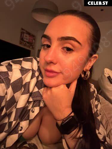 Chi With A C (Lucia Keskin) Image 21750573