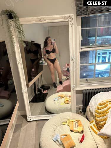 Chi With A C (Lucia Keskin) Image 21750575