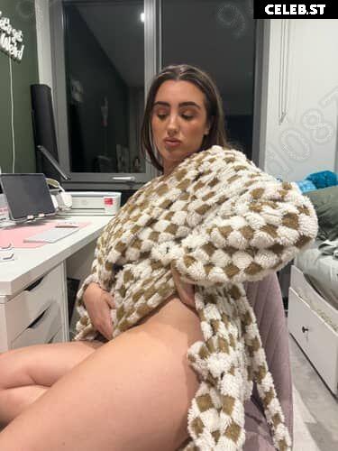 Chi With A C (Lucia Keskin) Image 21750619