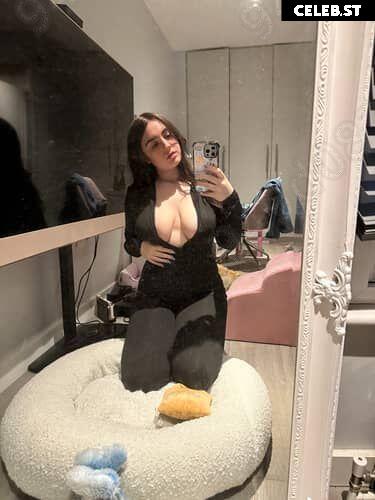 Chi With A C (Lucia Keskin) Image 21750648