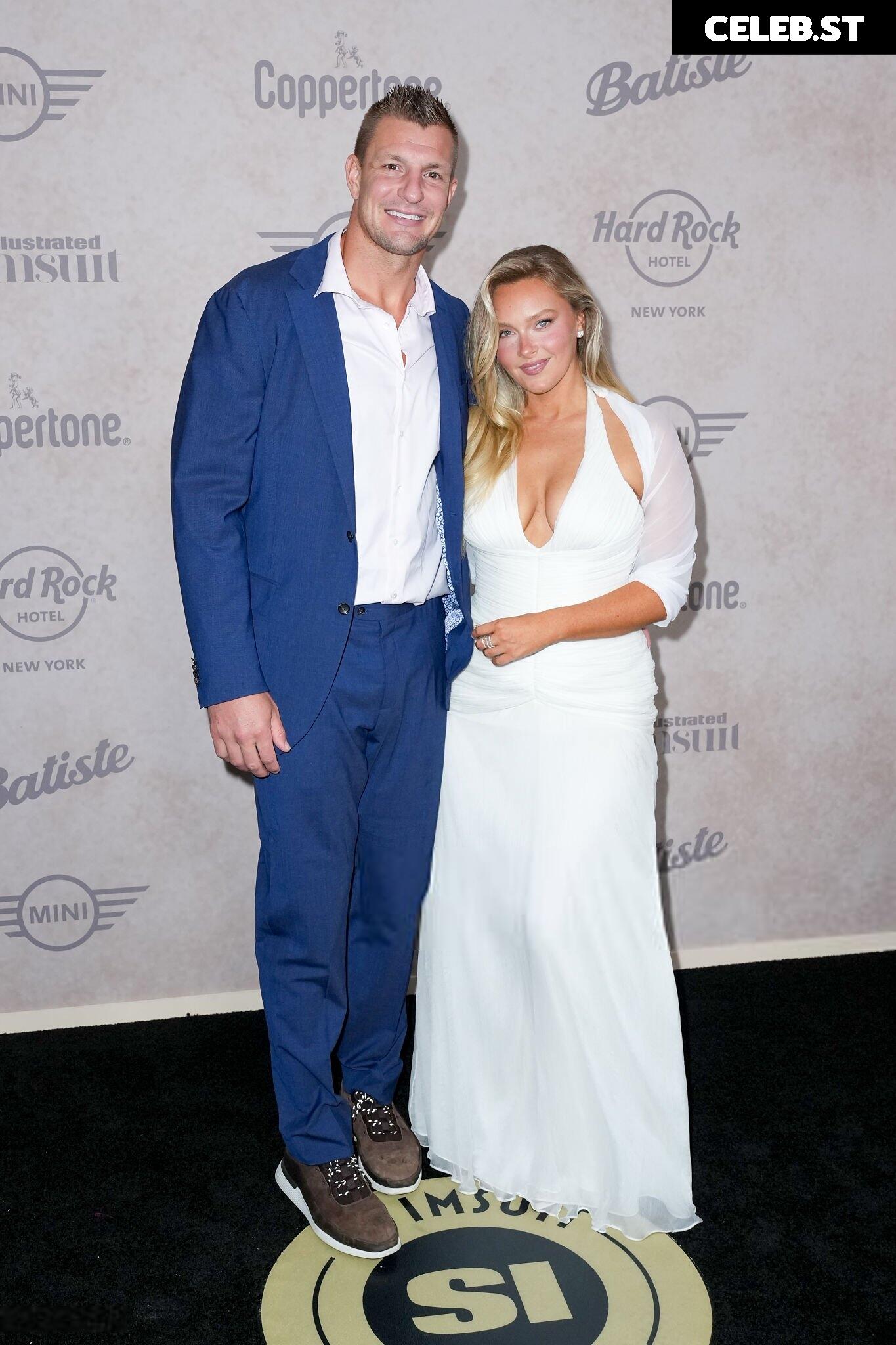 Camille Kostek (SI Model, TV Host) Image 21711836