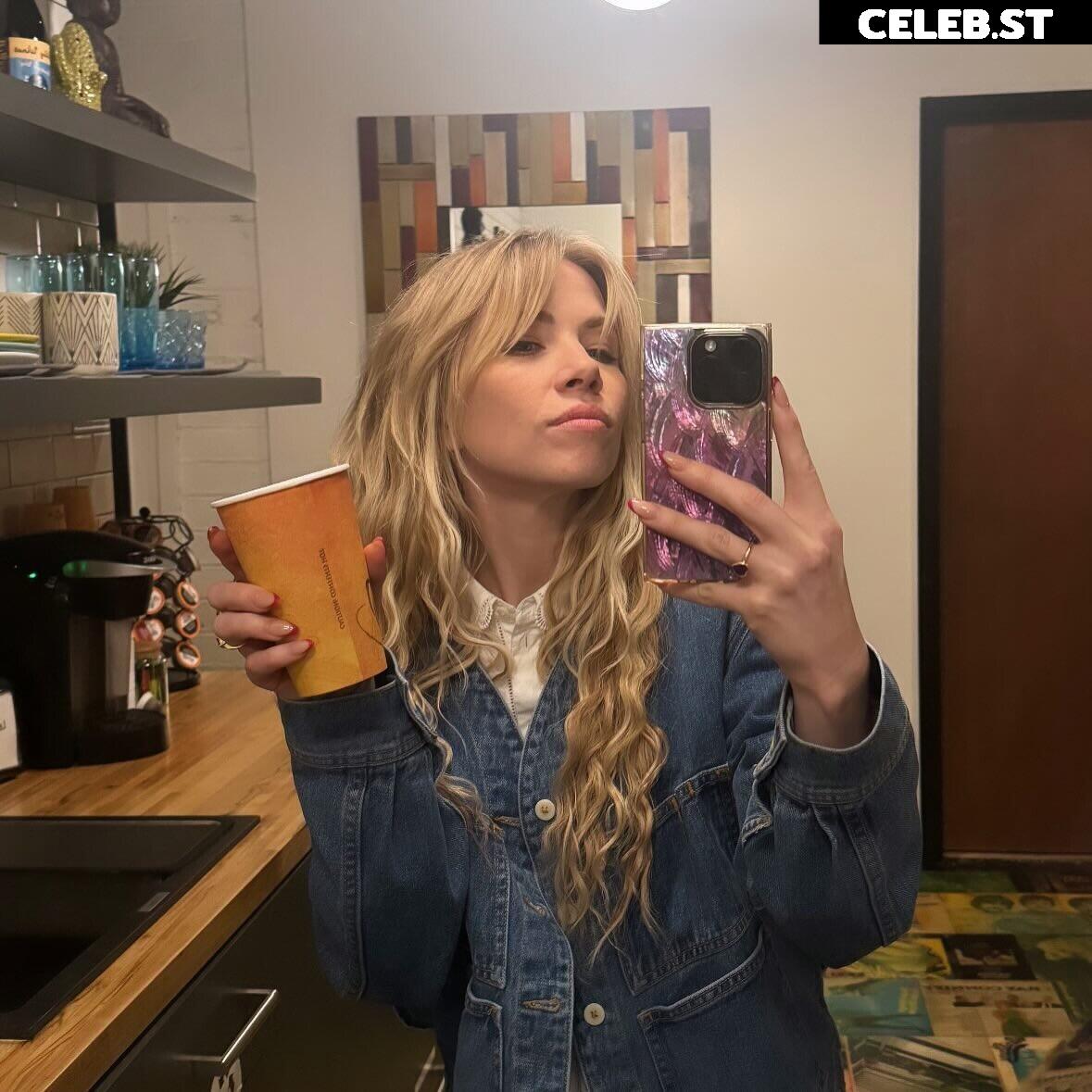 Carly Rae Jepsen Image 21724800