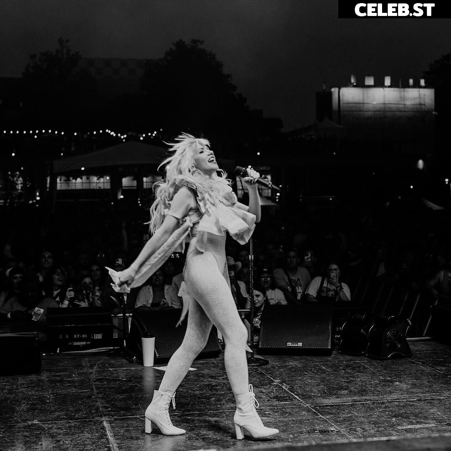 Carly Rae Jepsen Image 21724796