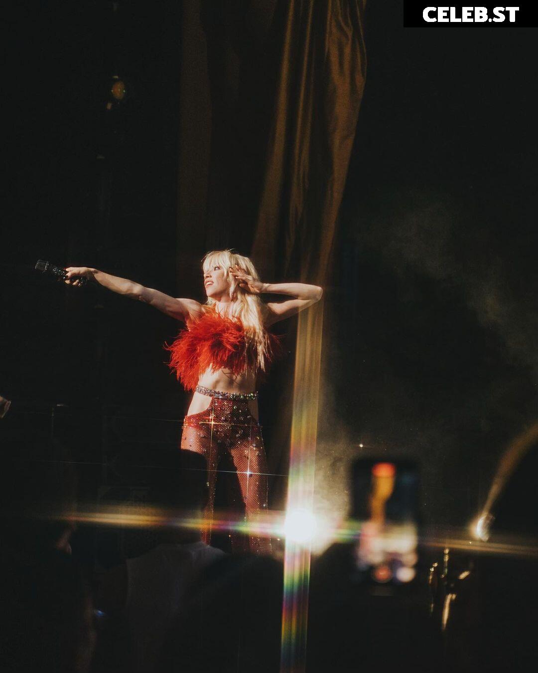 Carly Rae Jepsen Image 21724736