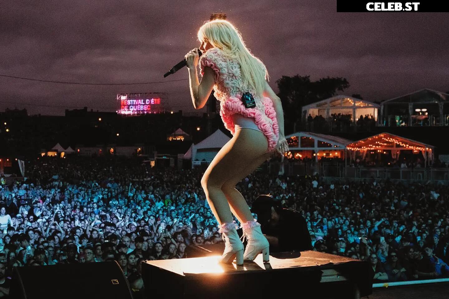 Carly Rae Jepsen Image 21724763