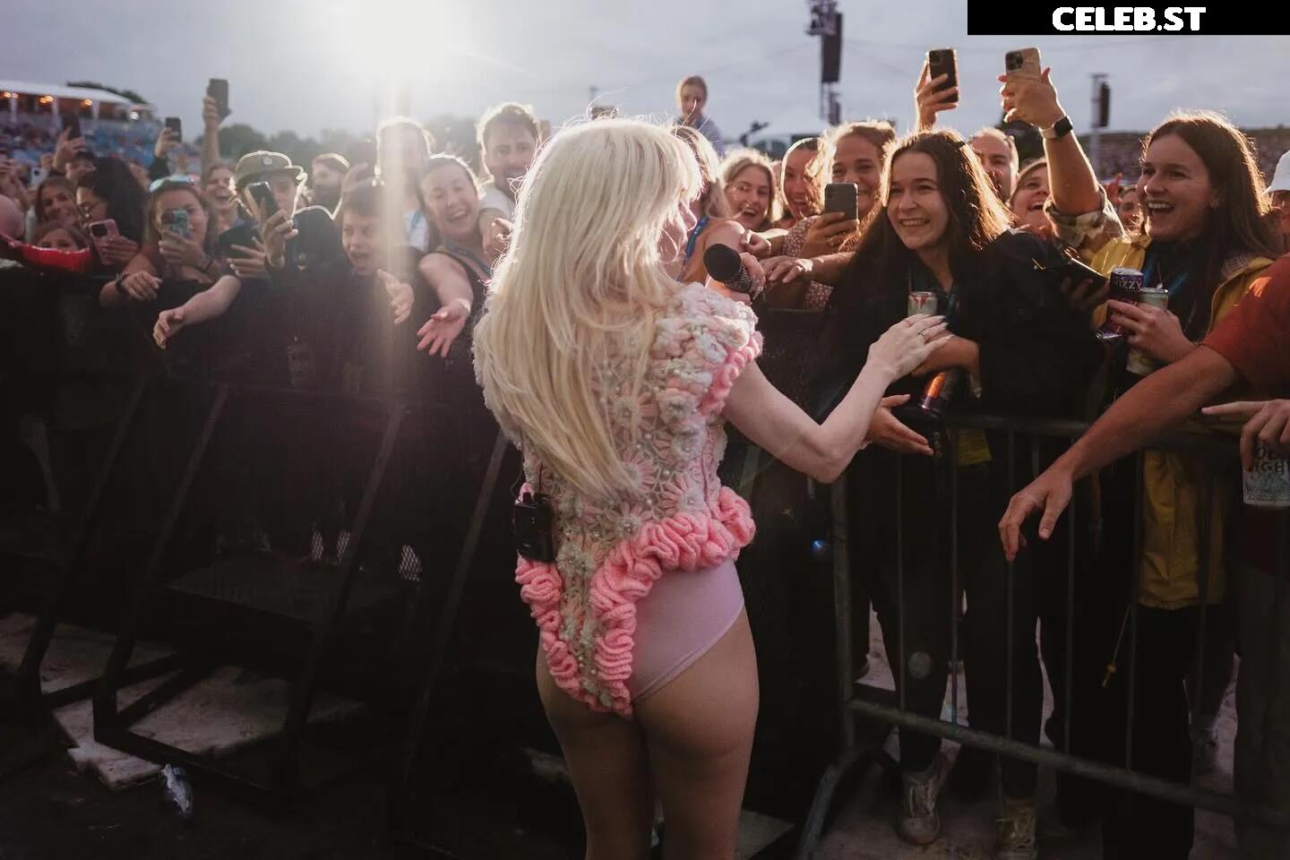 Carly Rae Jepsen Image 21724760