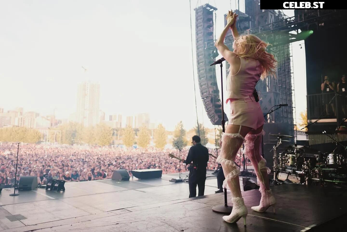 Carly Rae Jepsen Image 21724766