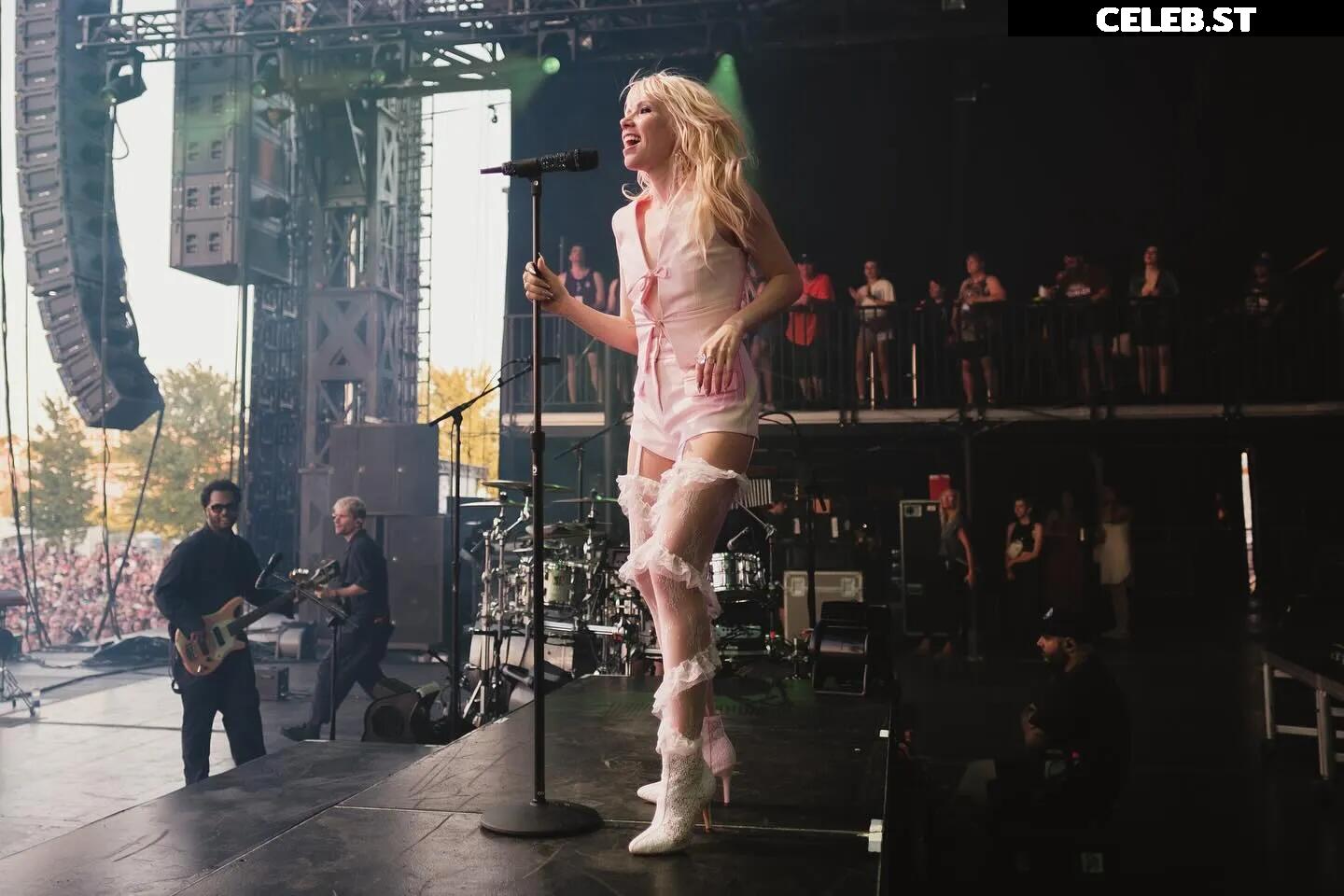 Carly Rae Jepsen Image 21724764