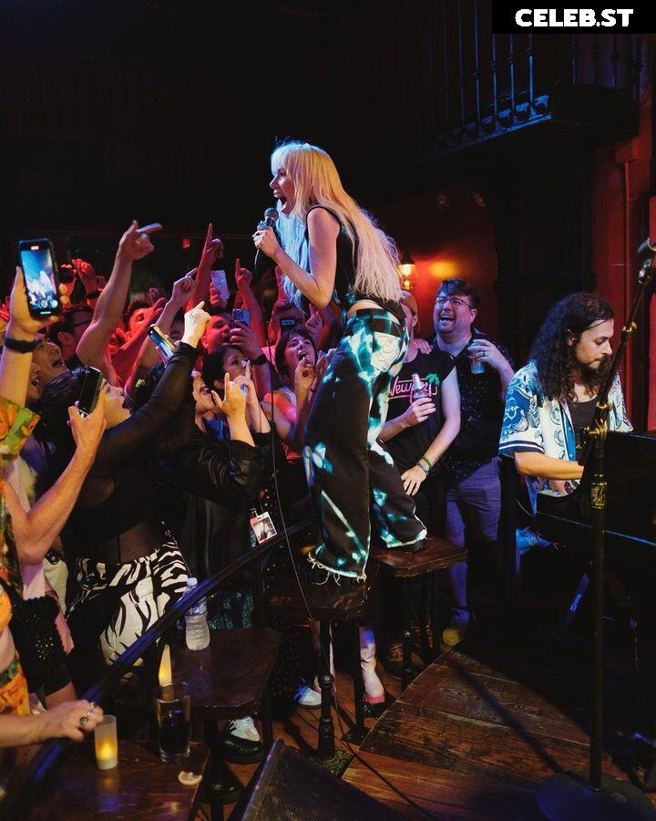 Carly Rae Jepsen Image 21724745