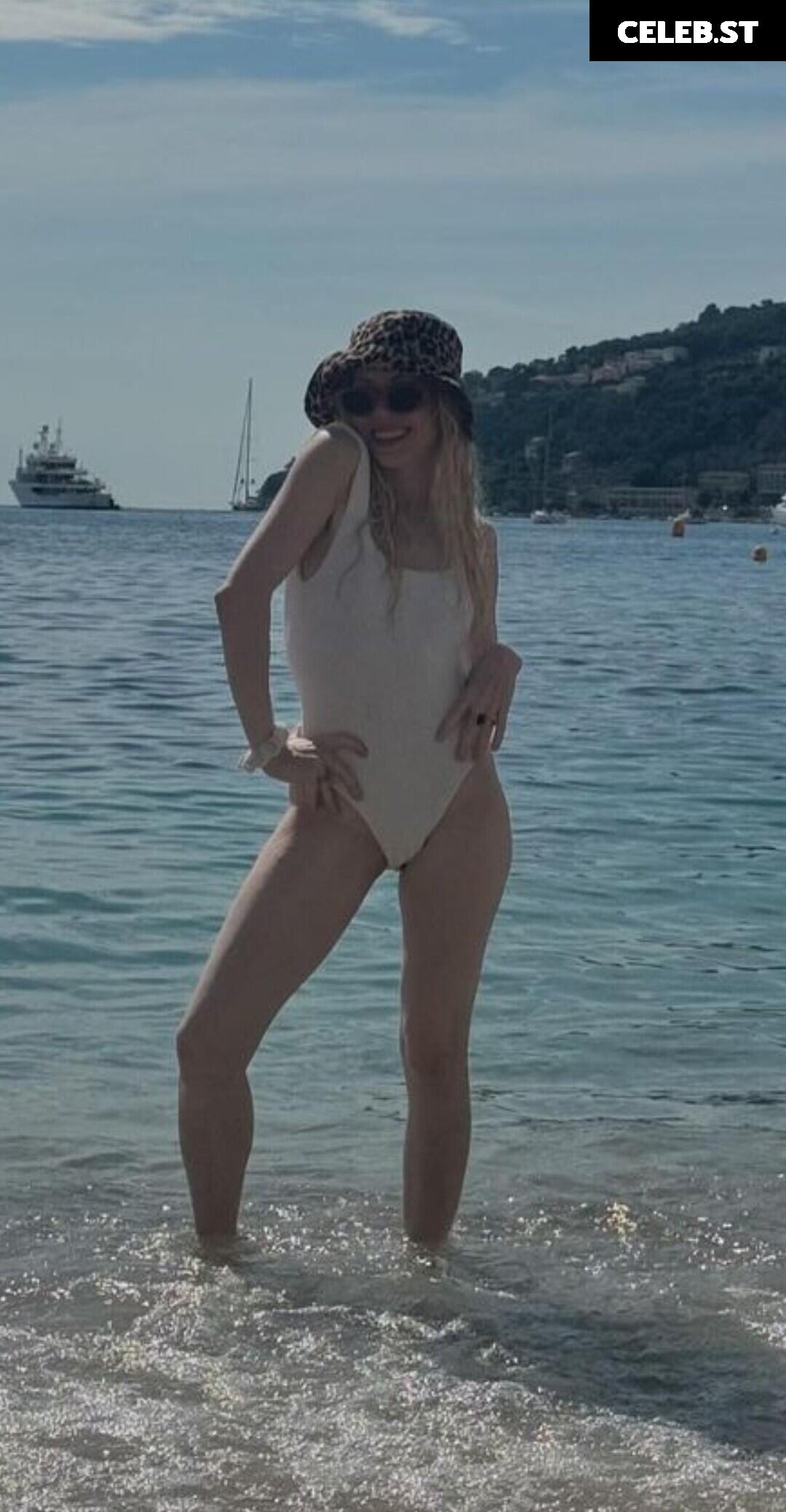 Carly Rae Jepsen Image 21724779