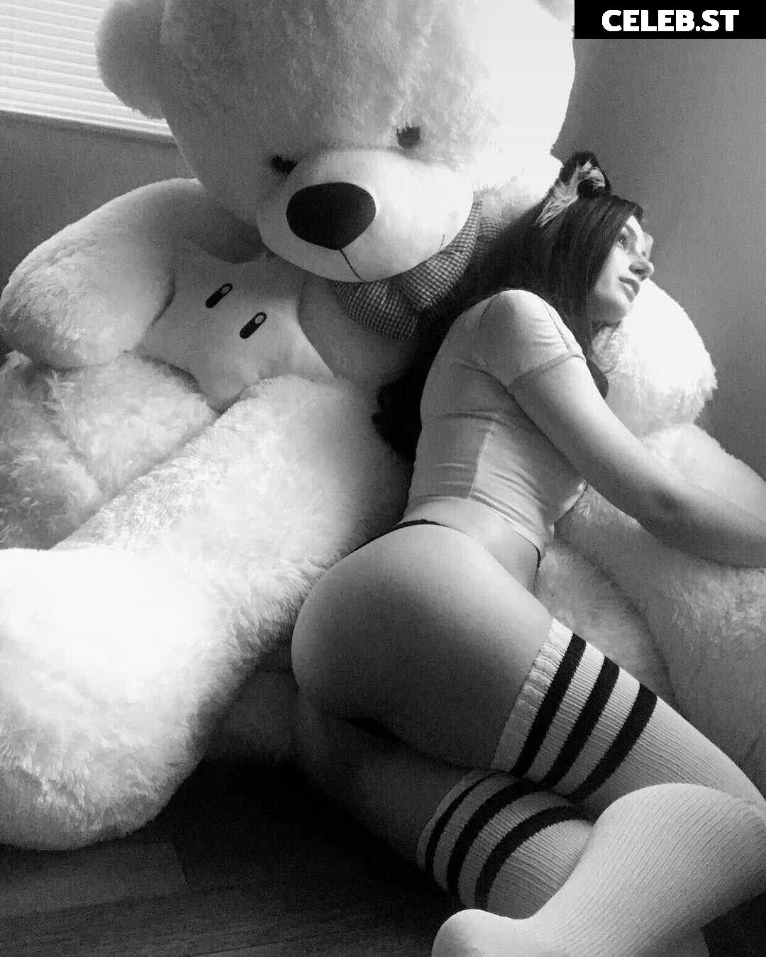 Izzy_xx - BlancNoir - thexxgirl Image 21730140