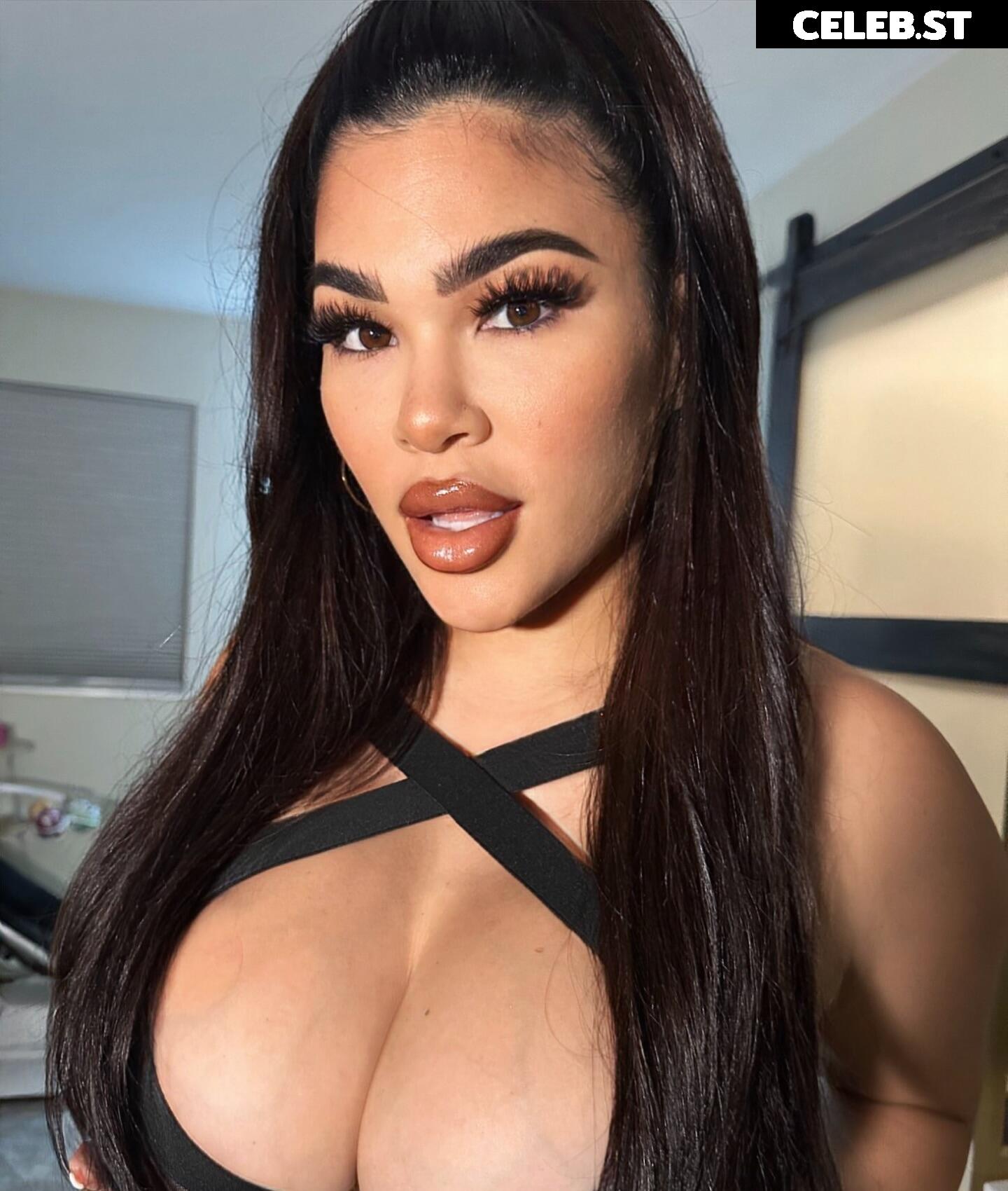 Rachael Ostovich Image 2170460