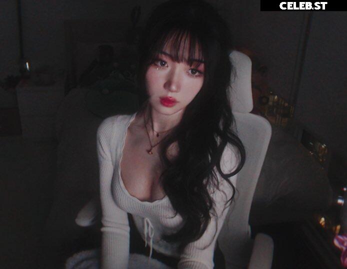 glihttr / fenguiin / Feng Image 21707492