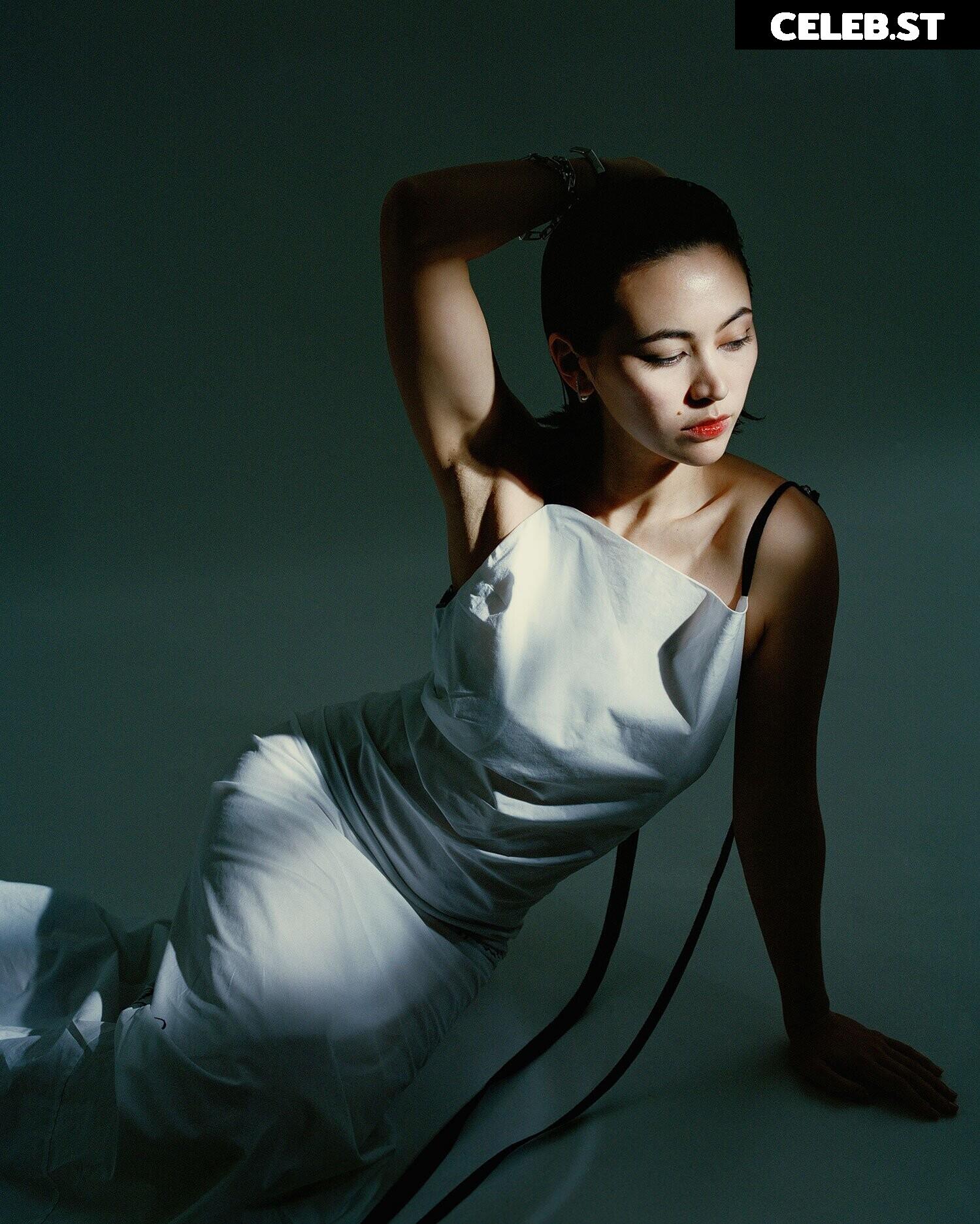 Jessica Yu Li Henwick Image 21707674